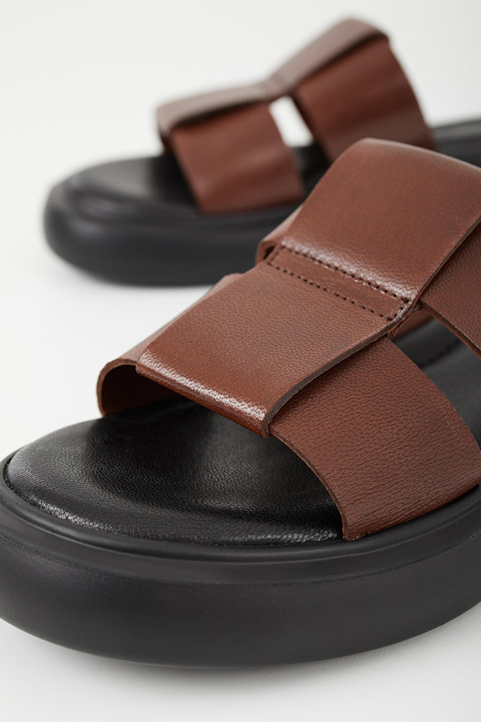 Vagabond woven Blenda slide cognac brown leather | Pipe and Row Seattle