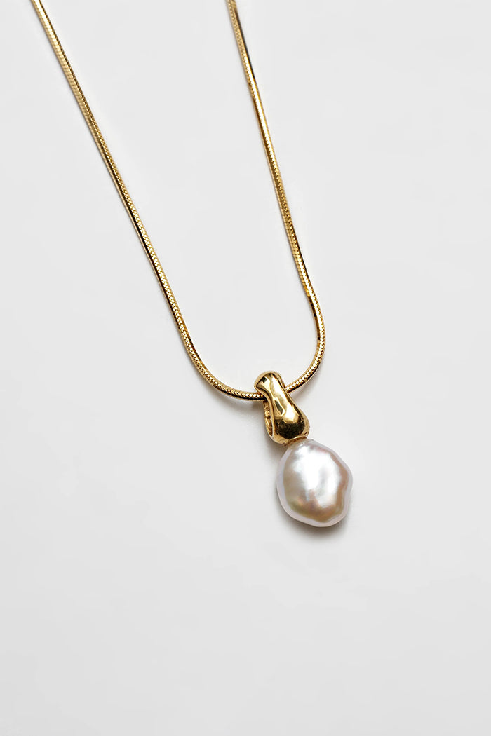 EMMY PEARL NECKLACE