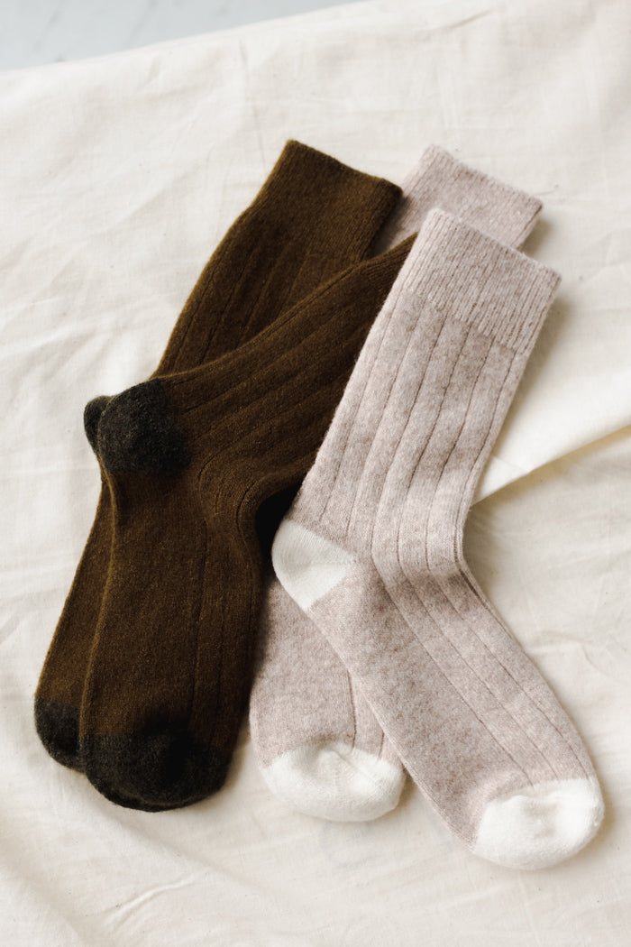 Le Bon Shoppe winter classic cashmere socks tan fawn | Pipe and Row