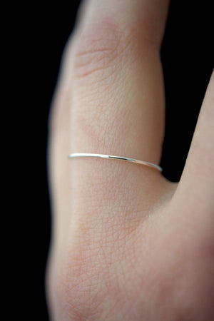SMOOTH THIN STACKING RING SILVER