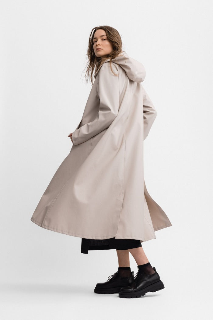 Stutterheim Mosebacke long raincoat light sand A-line women | PIPE AND ROW boutique