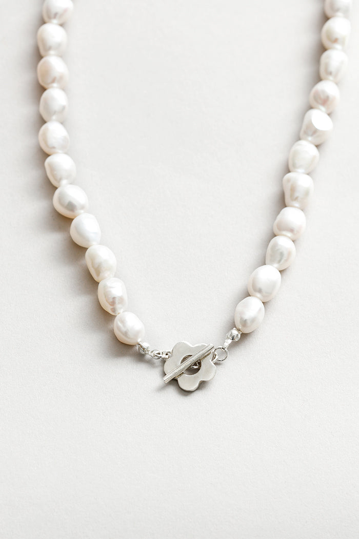 LOLA PEARL NECKLACE