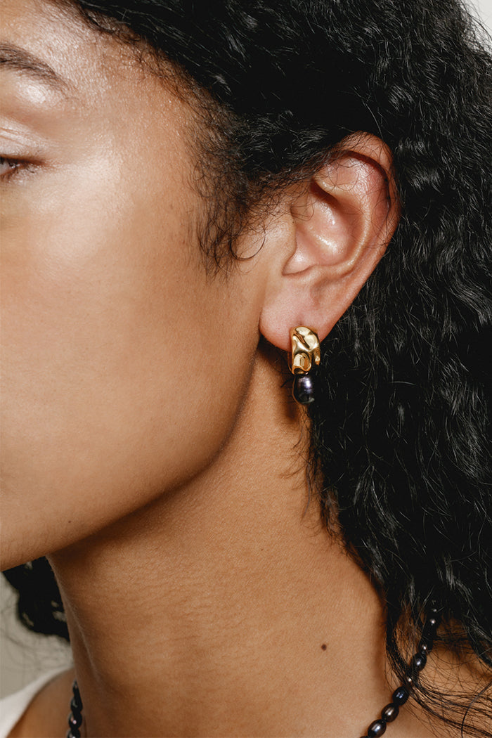 Wolf Circus organic Lottie hoop earrings Gold iridescent black freshwater pearls | pipe and row
