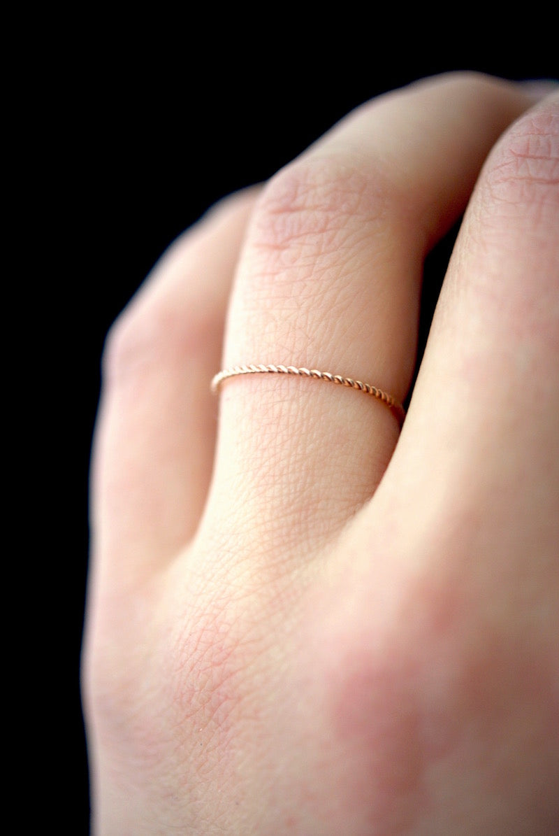 TWISTED THIN STACKING RING