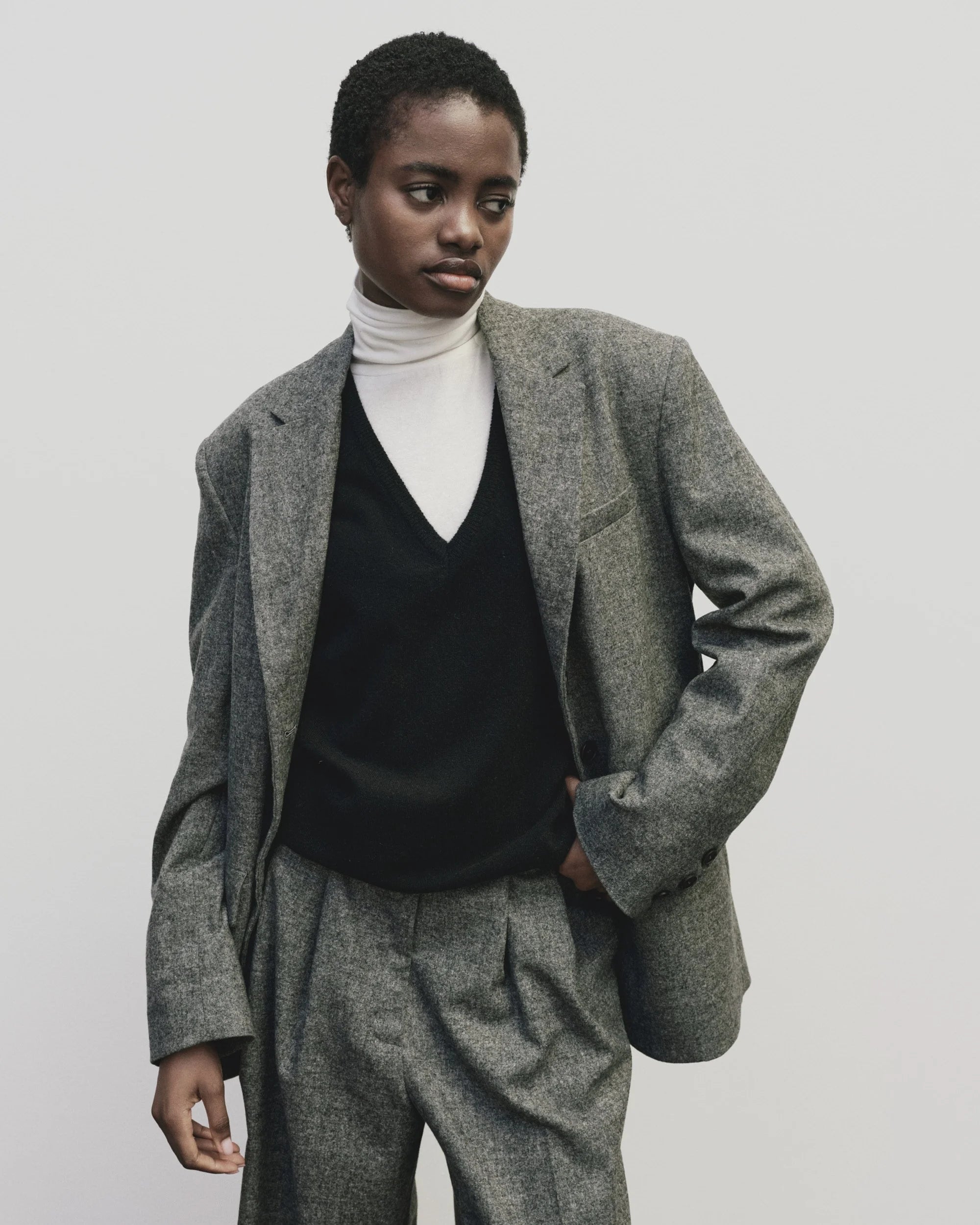 CASHMERE V-NECK KNIT SWEATER