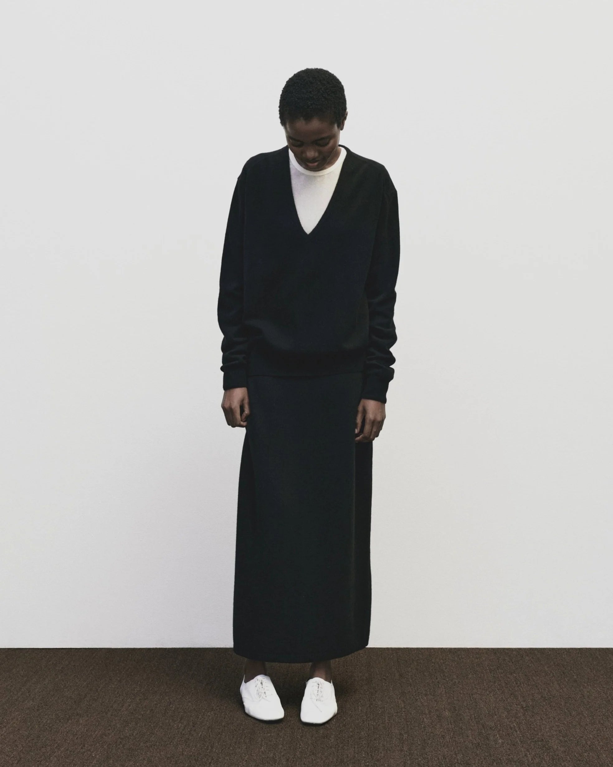 CASHMERE V-NECK KNIT SWEATER