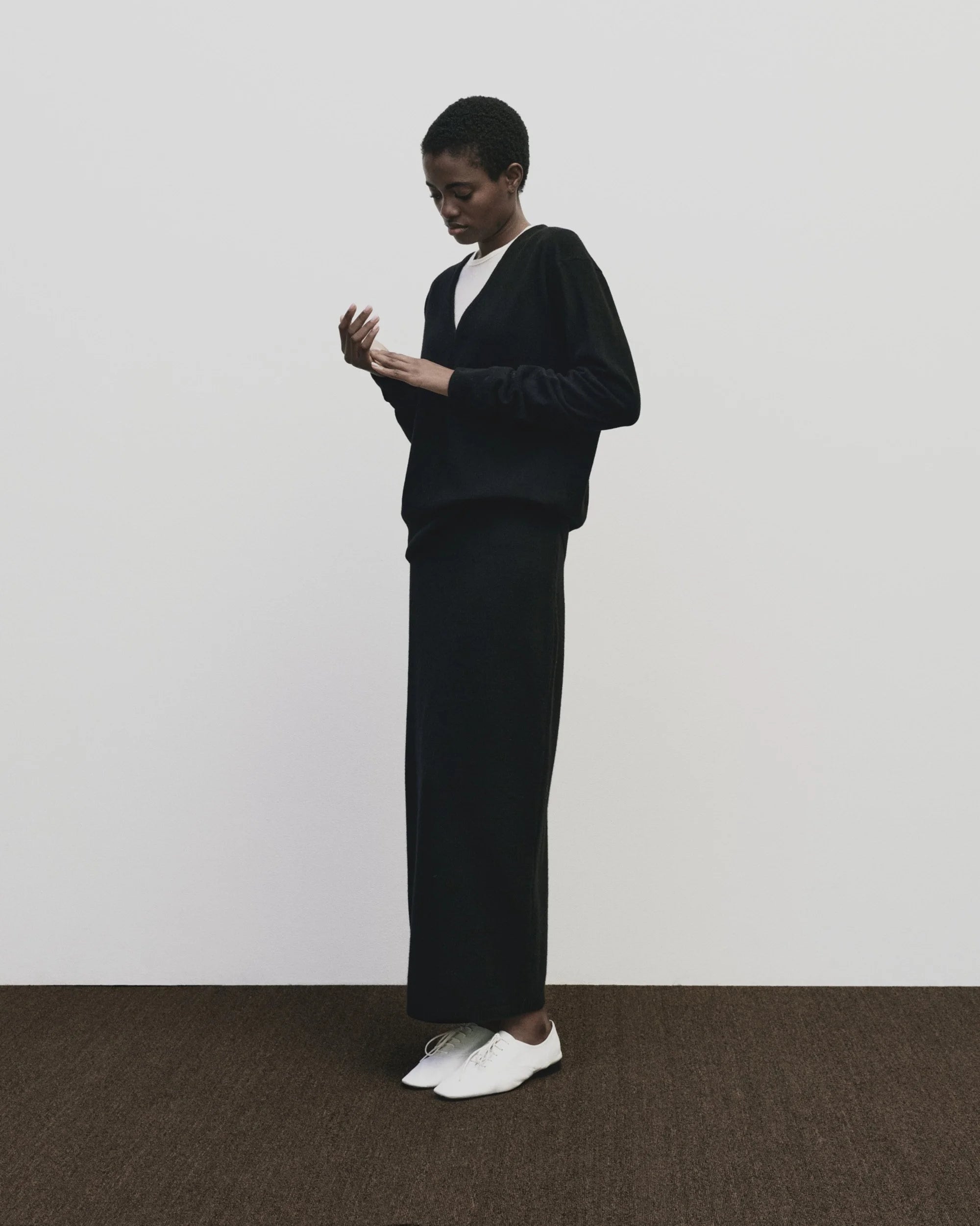 CASHMERE V-NECK KNIT SWEATER