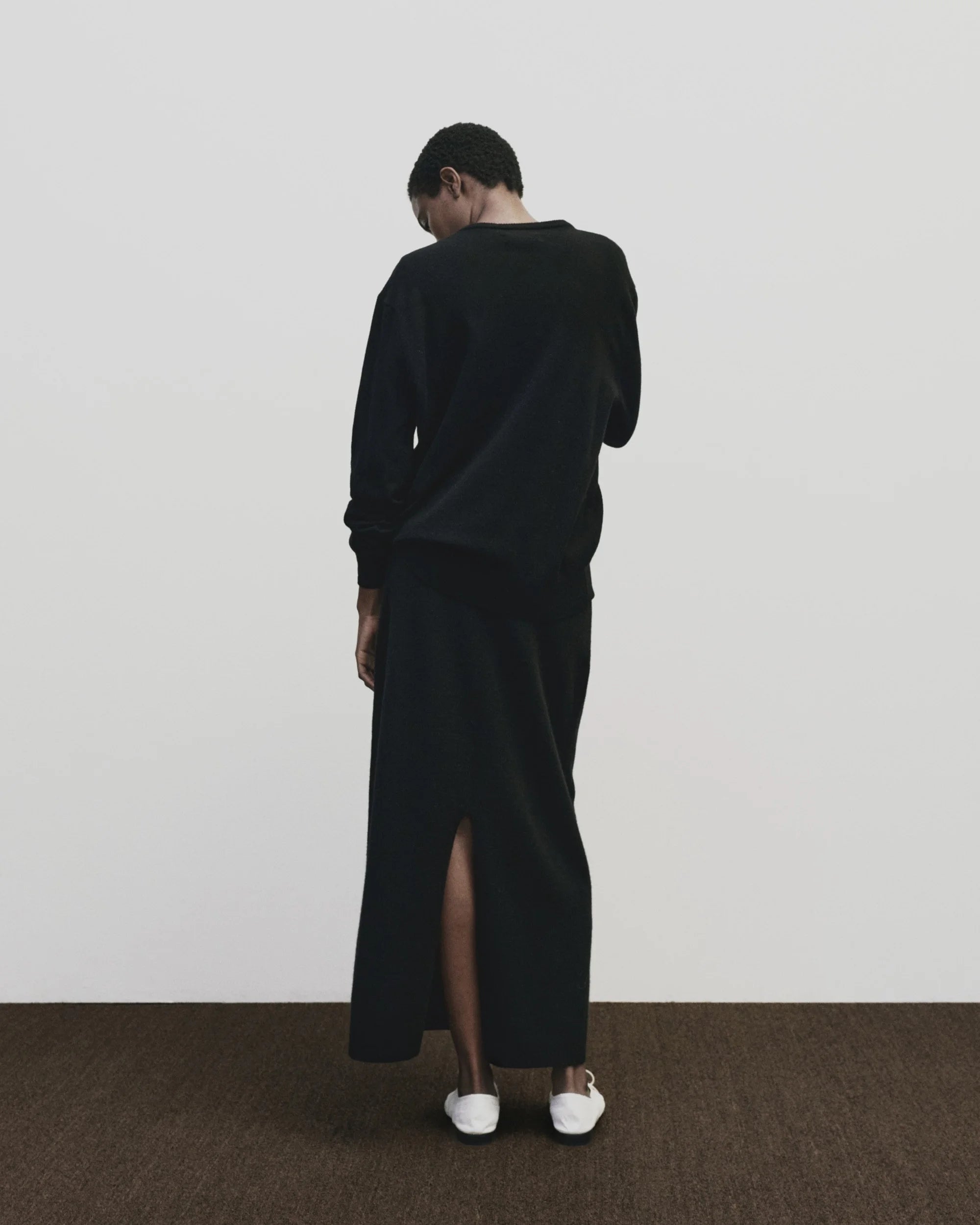 CASHMERE V-NECK KNIT SWEATER