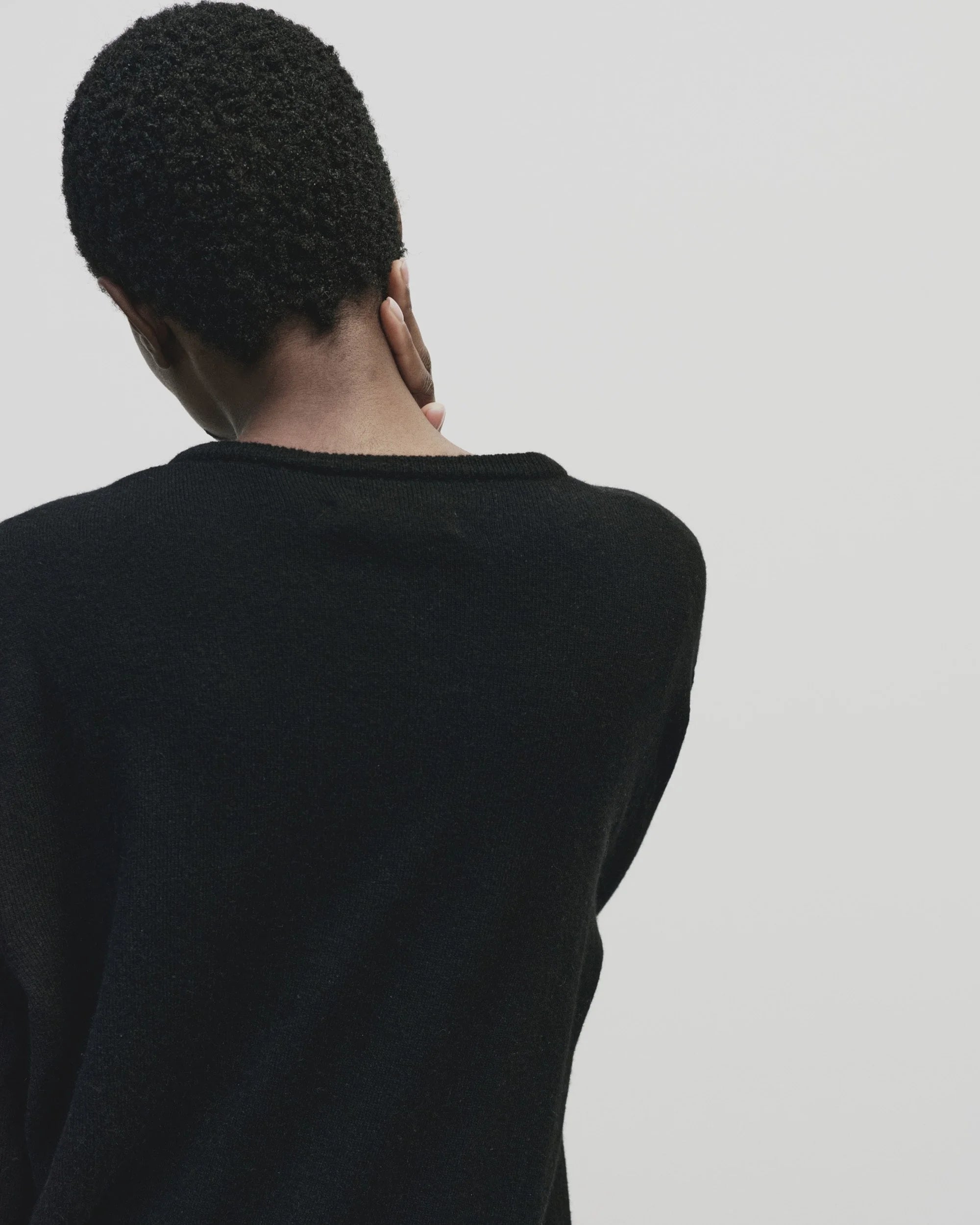 CASHMERE V-NECK KNIT SWEATER