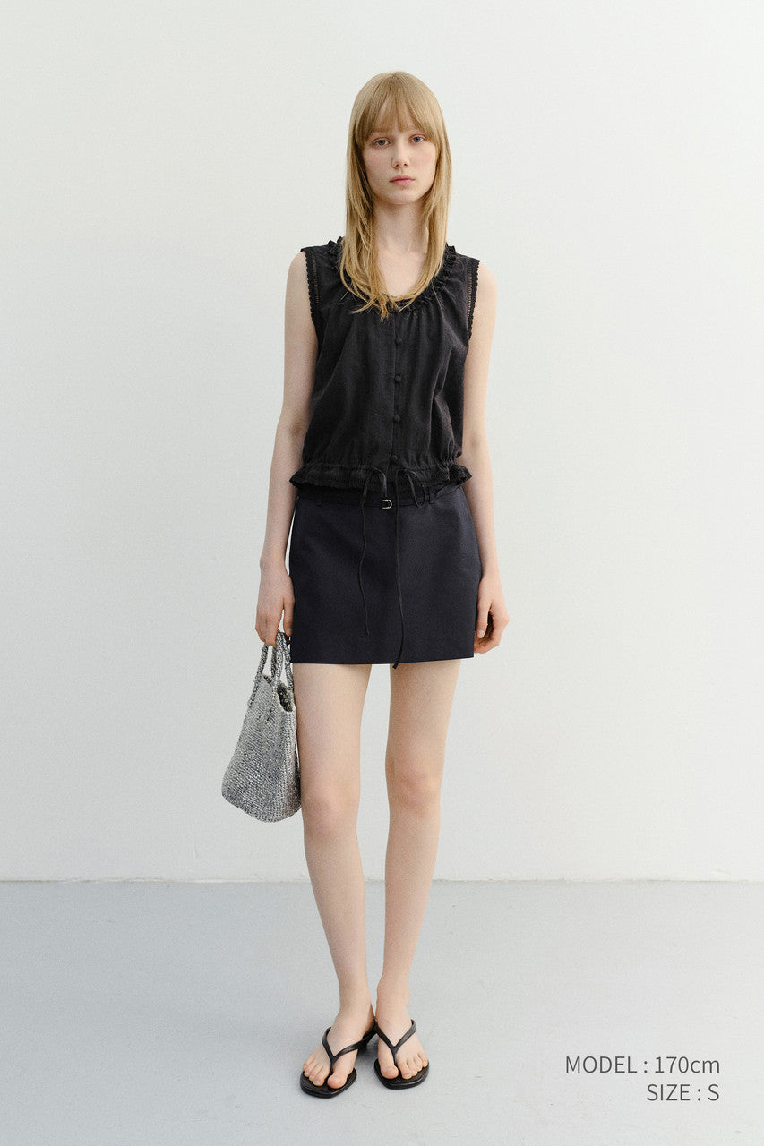 FRILLED SLEEVELESS BLOUSE