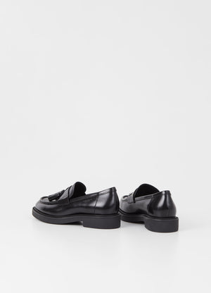 Vagabond Alex W tassel loafer polished black leather | PIPE AND ROW