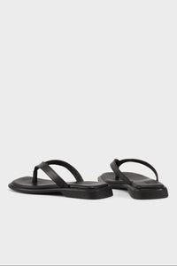 Vagabond Izzy thong sandal black Sleek flip-flops square toe black leather 5913-401-20 PIPE AND ROW