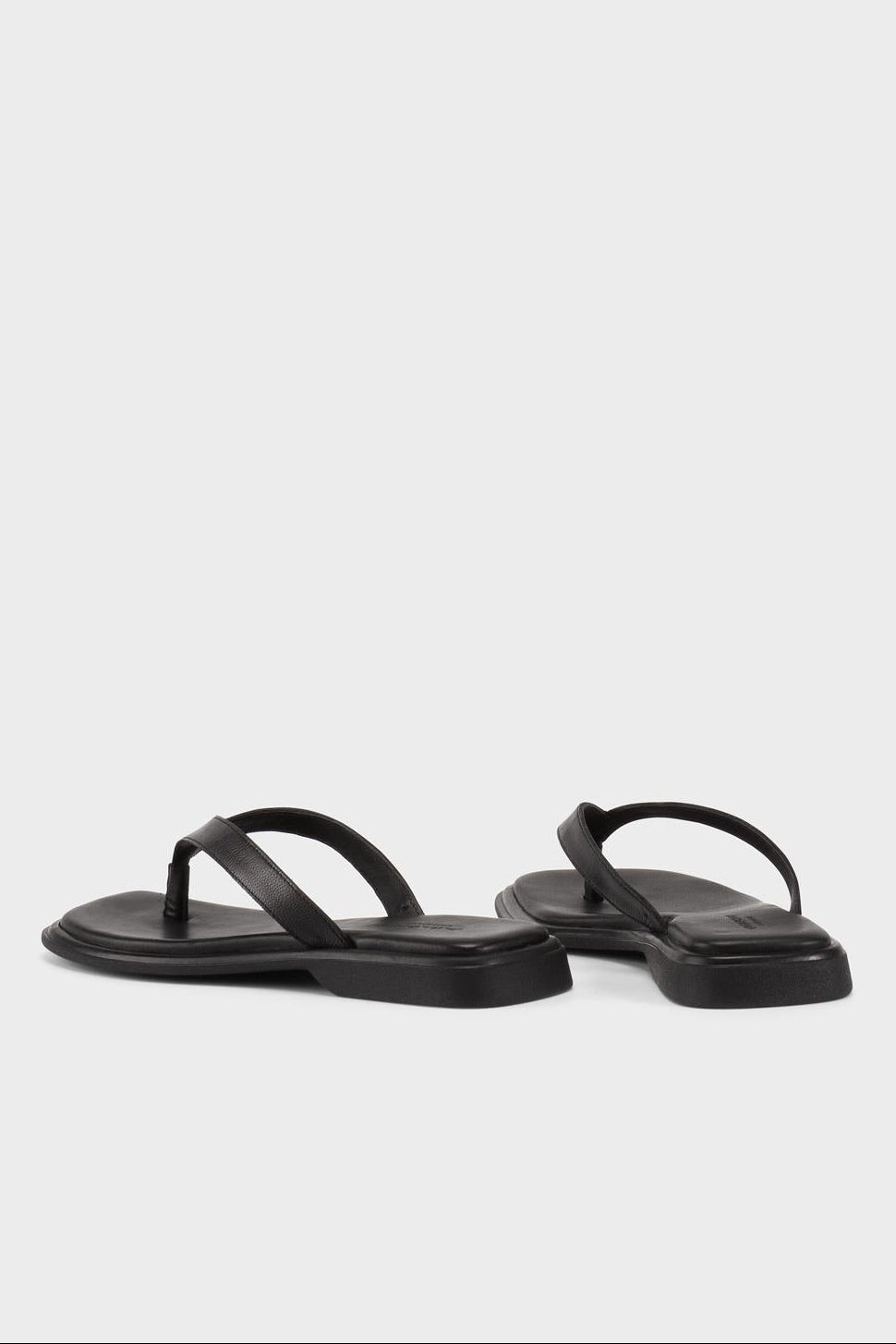 Vagabond Izzy thong sandal black Sleek flip-flops square toe black leather 5913-401-20 PIPE AND ROW