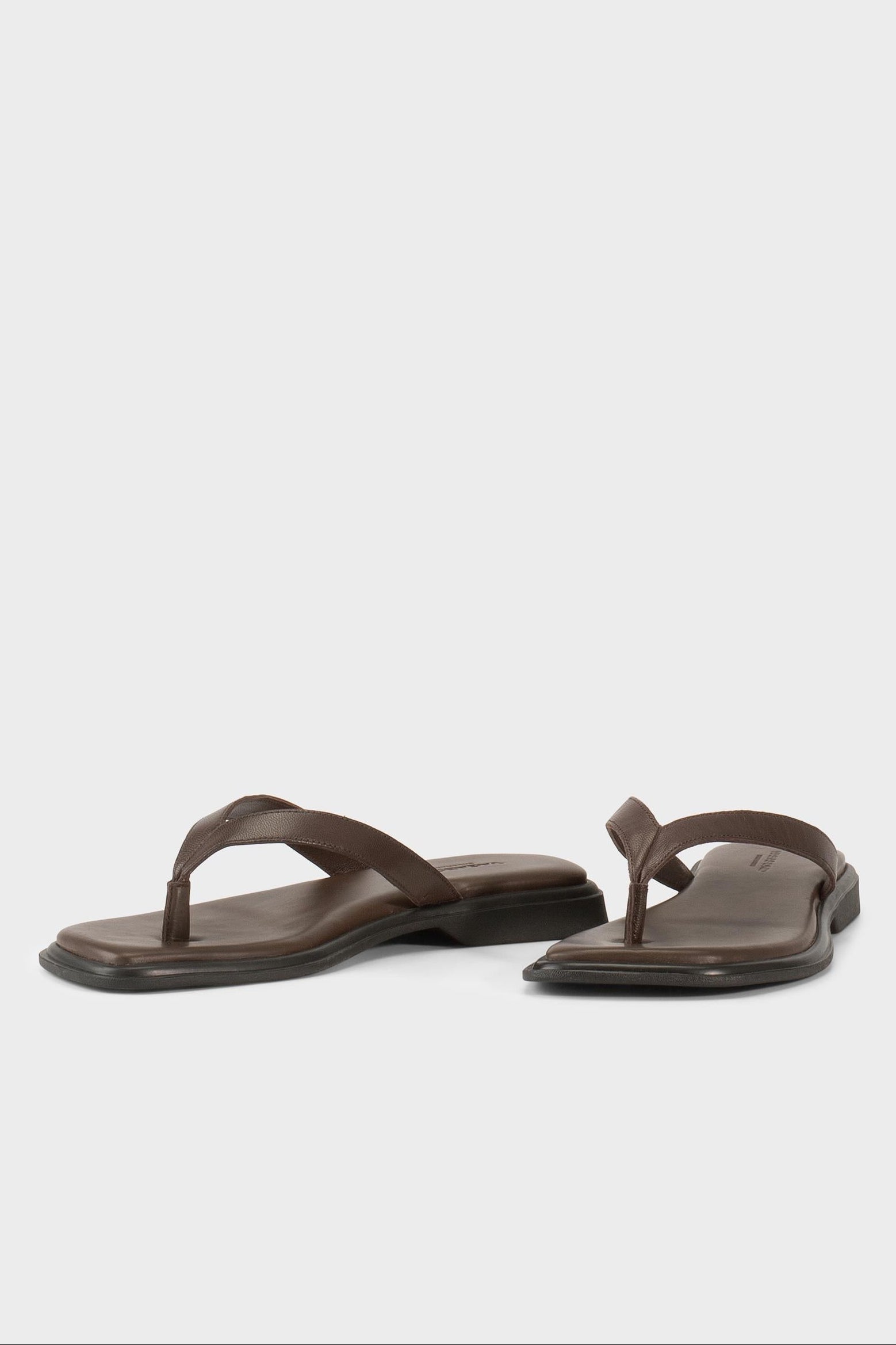 Vagabond Izzy thong sandal chocolate brown leather PIPE AND ROW