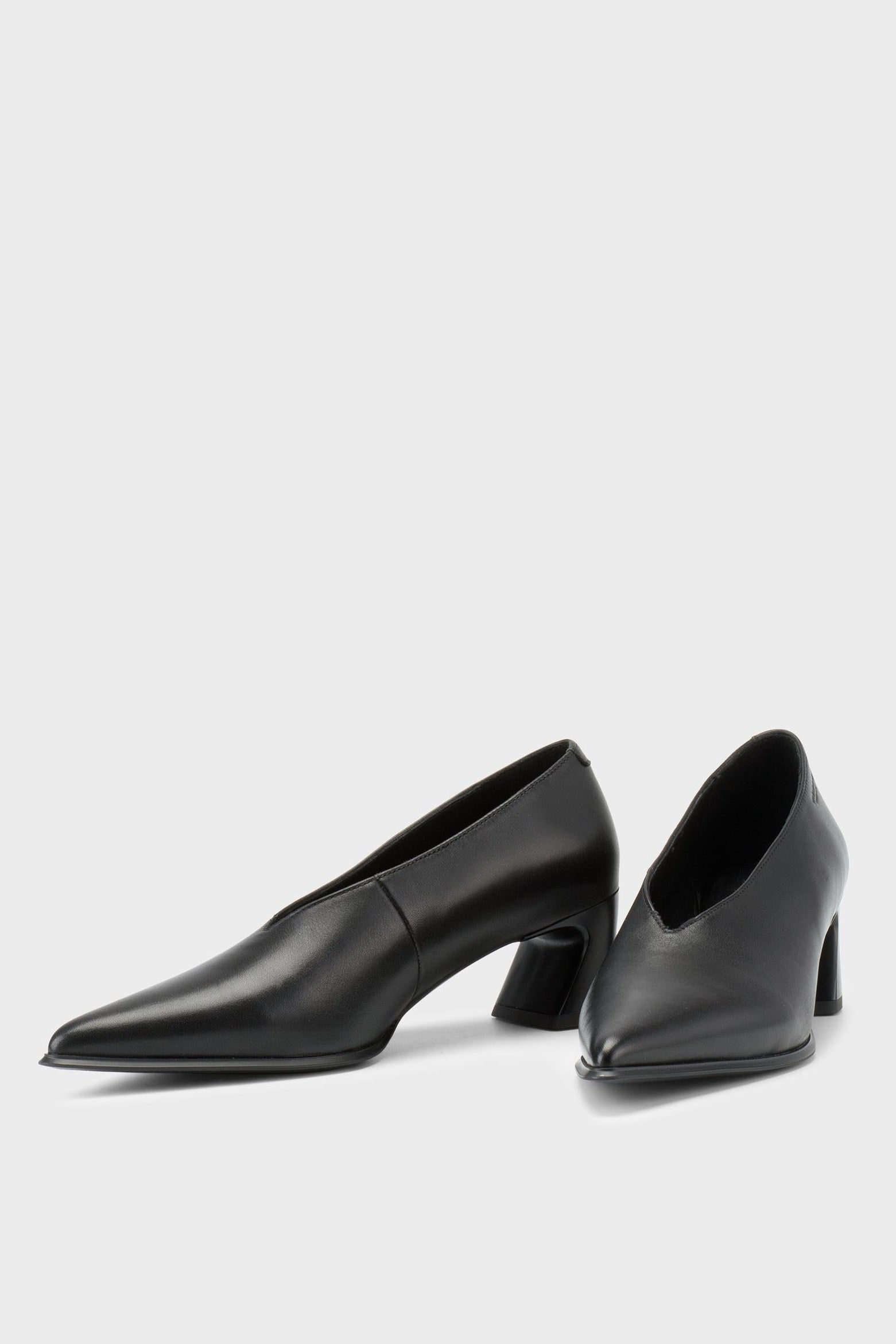 ILONA PUMPS