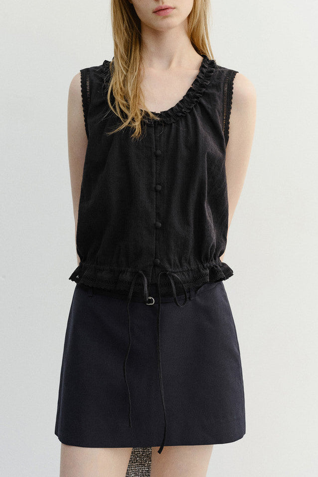 FRILLED SLEEVELESS BLOUSE