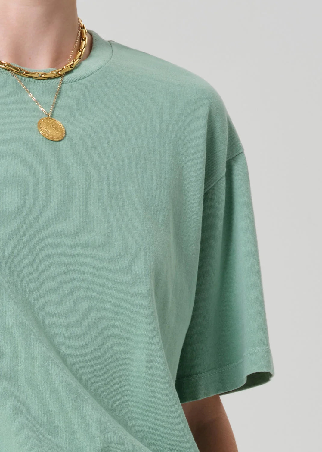 GOLDIE TEE