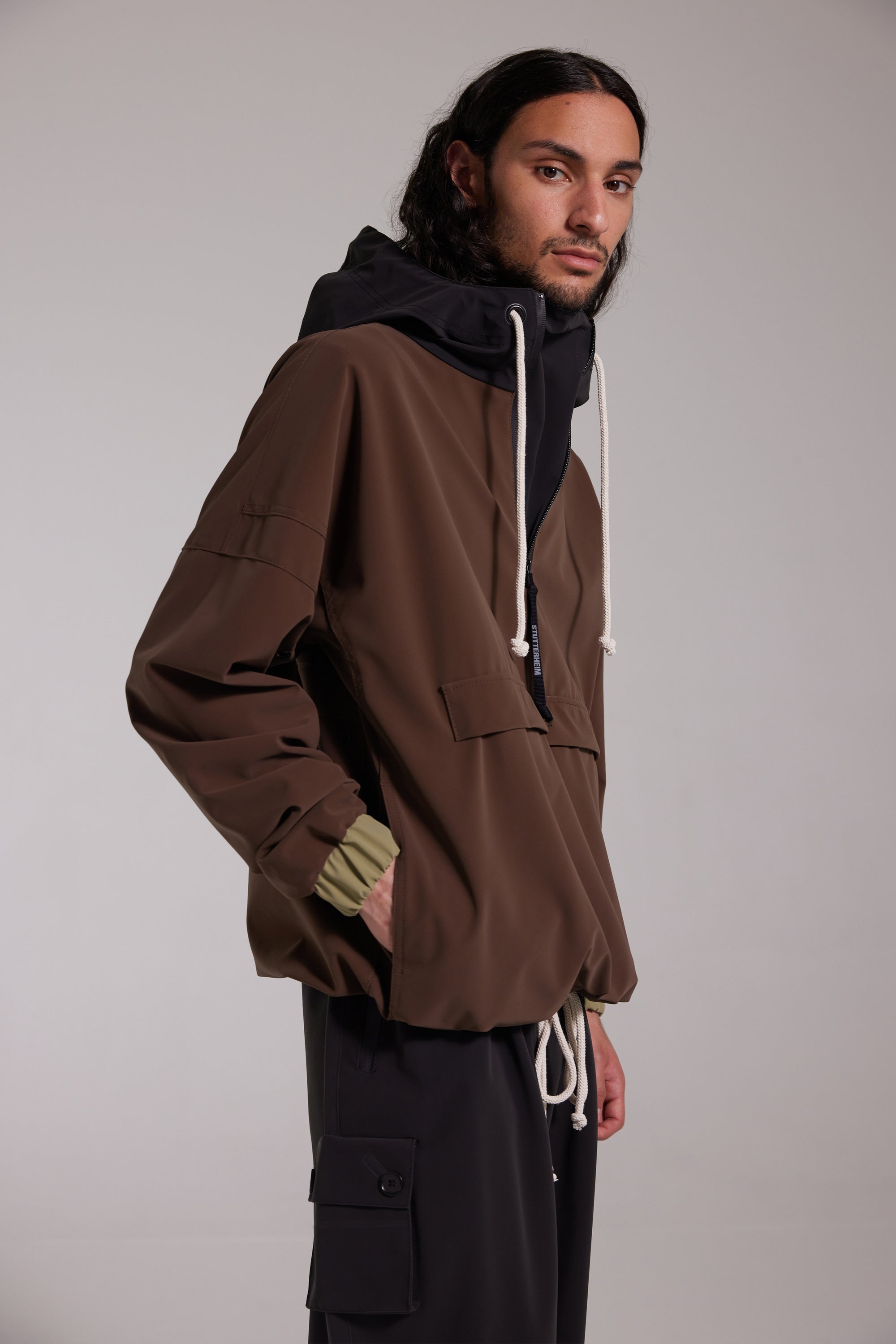 Stutterheim Forsa pullover rain coat matte chocolate brown black | Pipe and Row