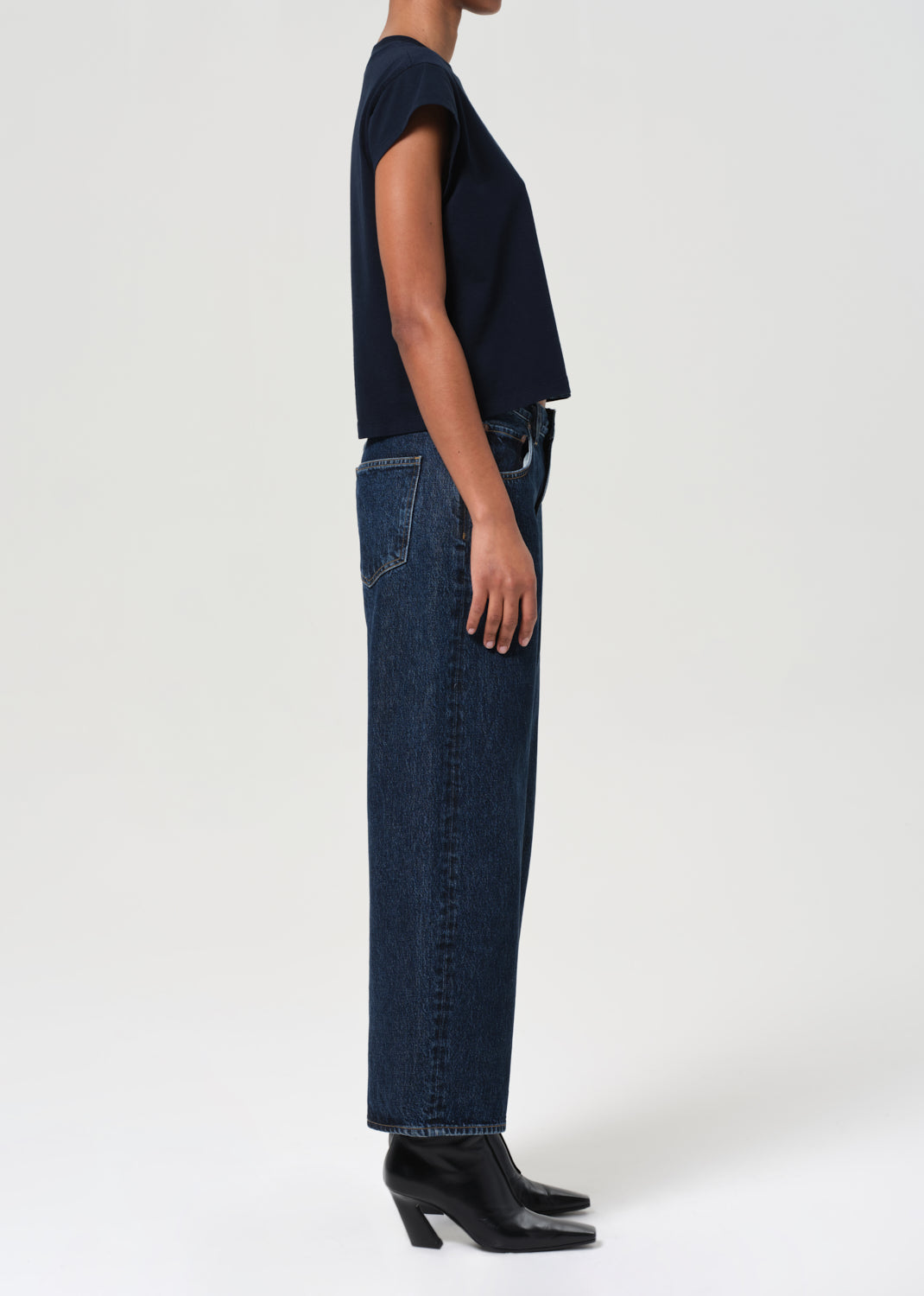 Agolde barrel Low Curve Jean Crop pendulum medium indigo | Pipe and Row
