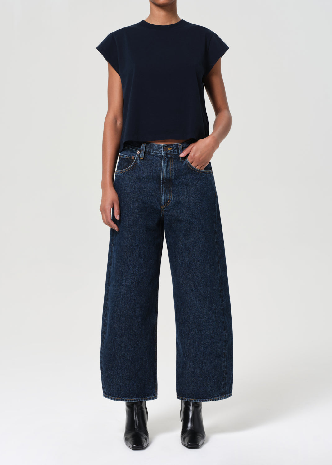 Agolde barrel Low Curve Jean Crop pendulum medium indigo | Pipe and Row