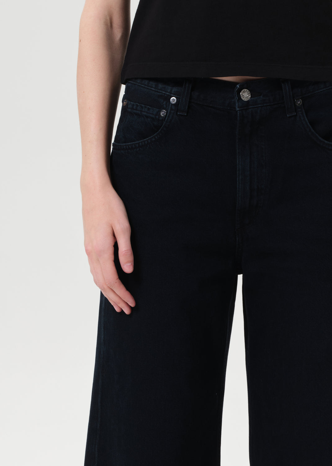 LOW CURVE CROP JEAN