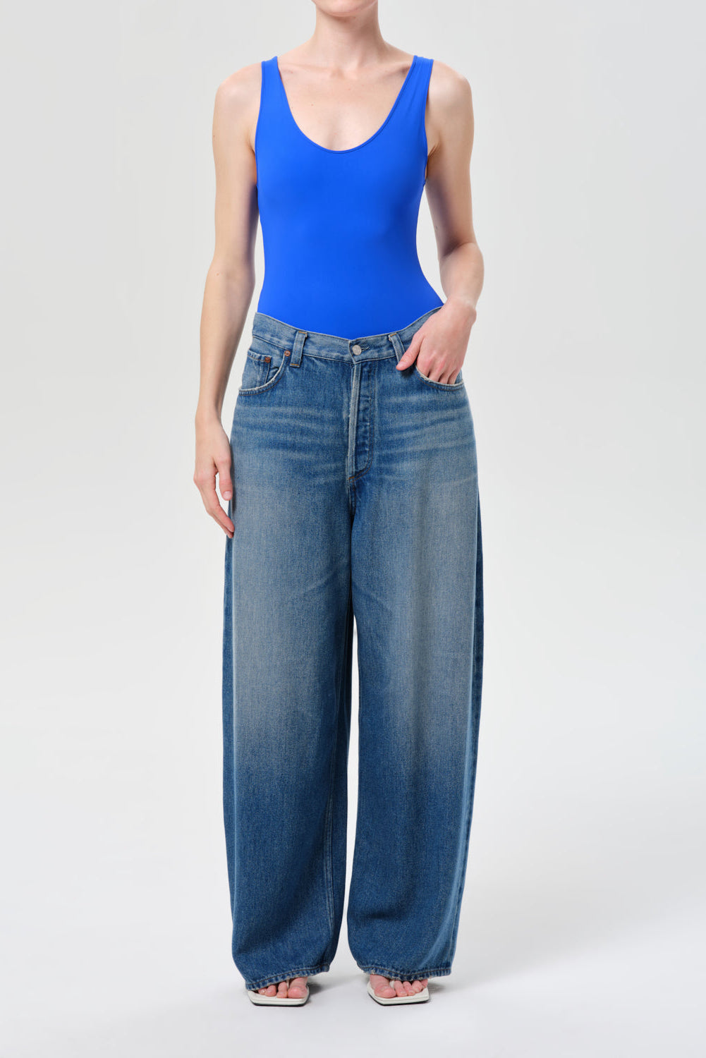 ROUNDED BAGGY JEANS
