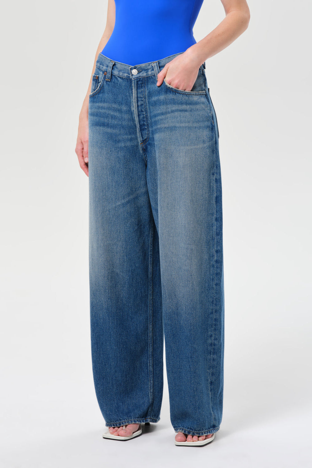 ROUNDED BAGGY JEANS