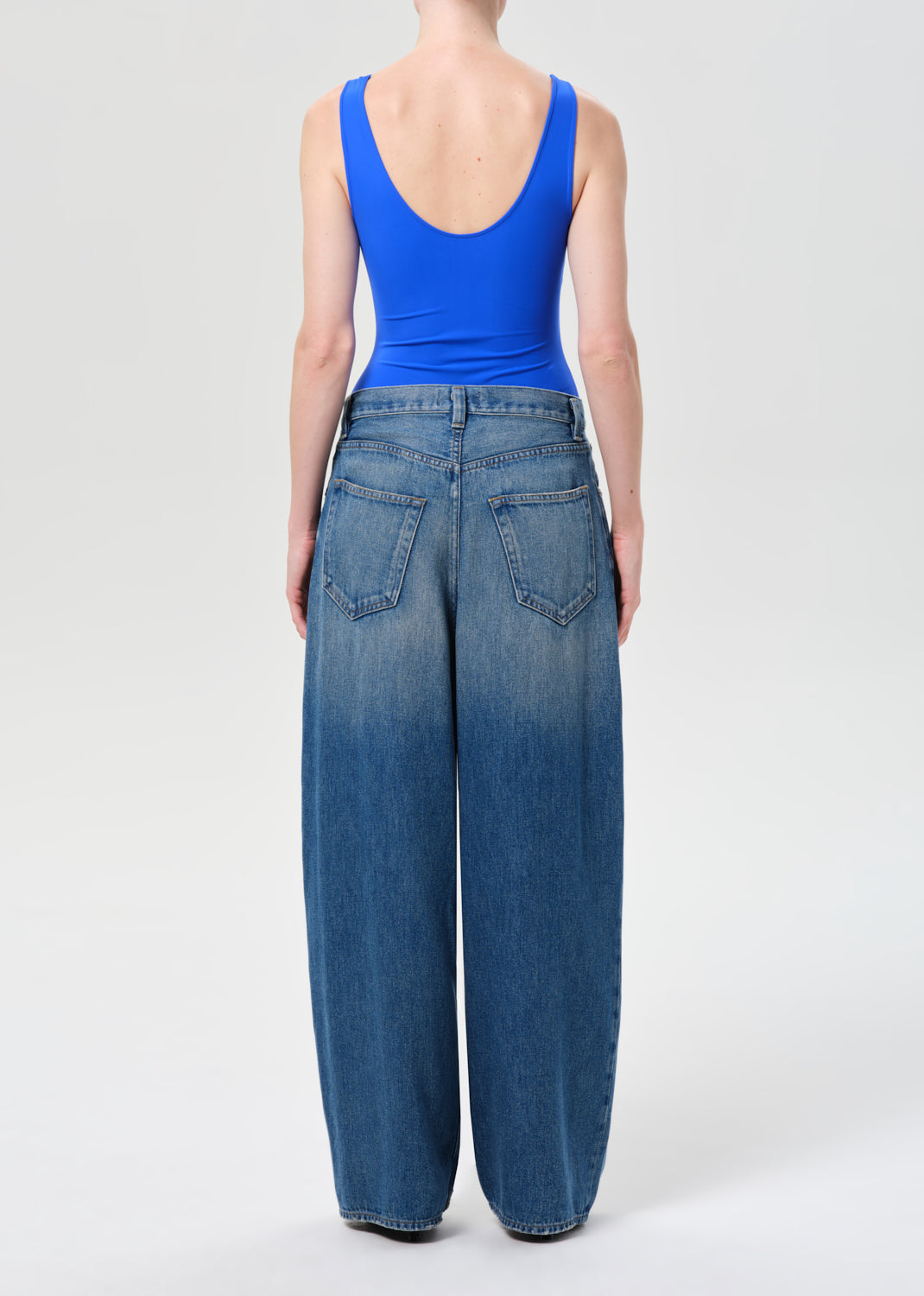 ROUNDED BAGGY JEANS