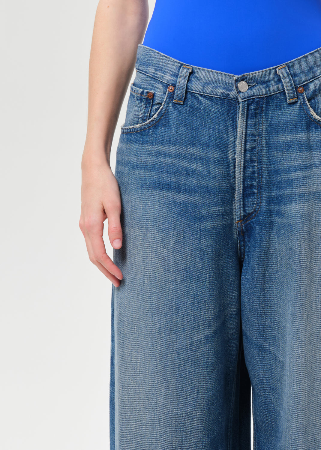 ROUNDED BAGGY JEANS