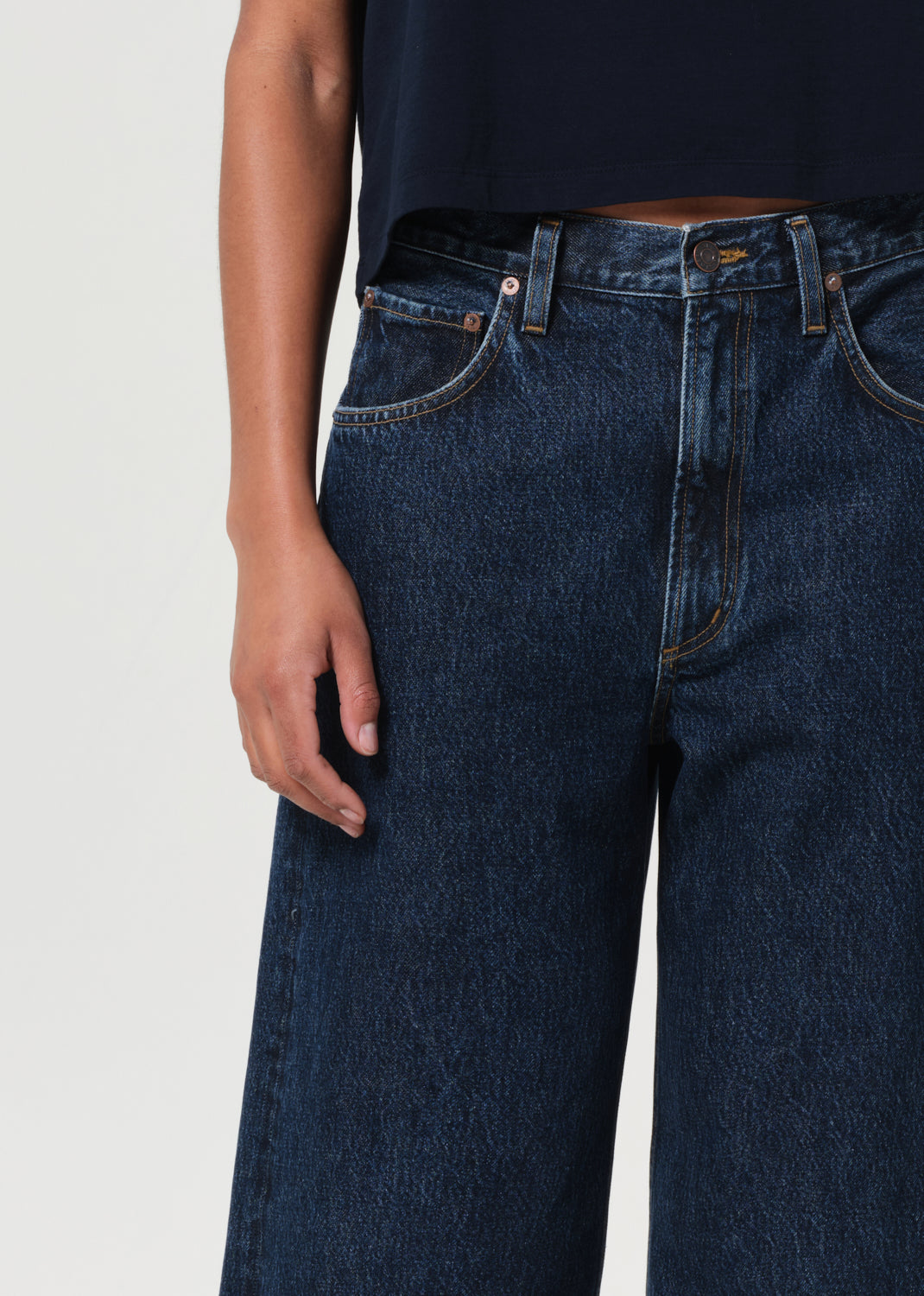 Agolde barrel Low Curve Jean Crop pendulum medium indigo | Pipe and Row