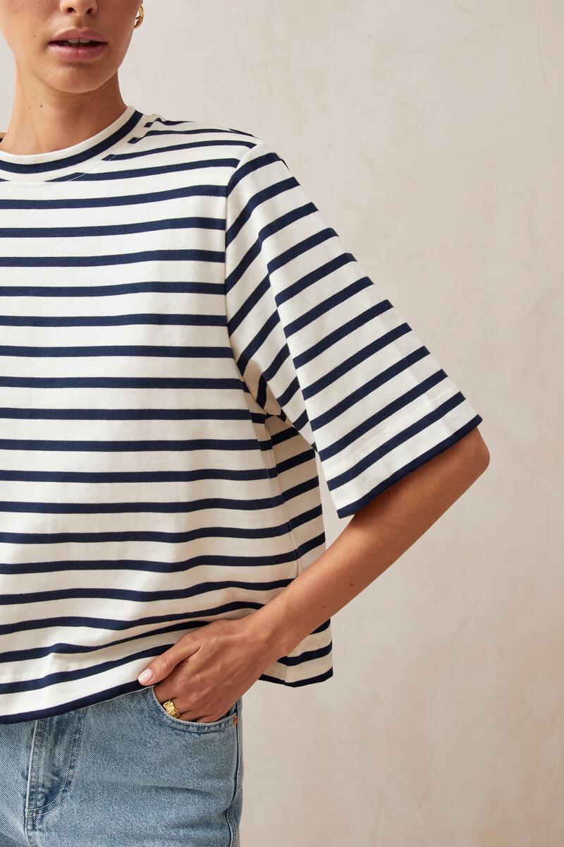 Alohas Capa white navy stripe oversized t-shirt shoulder pad | Pipe and Row