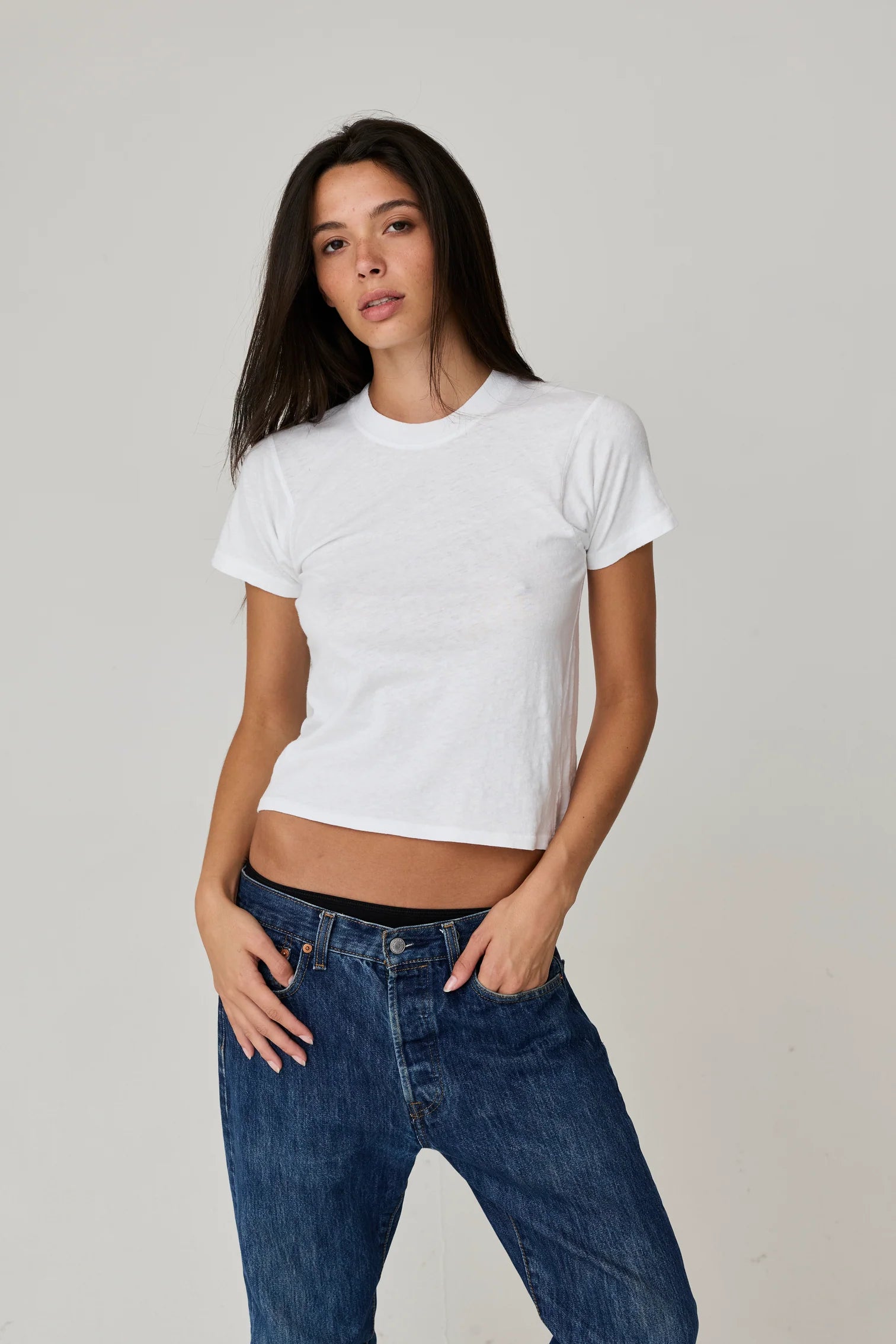 Asher crewneck Amelia Vintage crewneck tee white | Pipe and Row