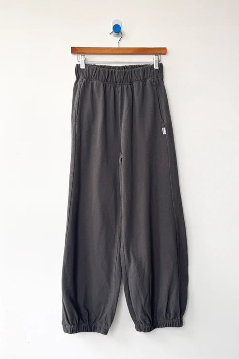 SMOOTH BALLOON PANTS  売り切れ商品 Le Bon Shoppe sweat balloon pants dark slate | Pipe and Row
