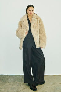 Norr oversized Bang teddy shearling jacket beige ecru Wide lapels PIPE AND ROW