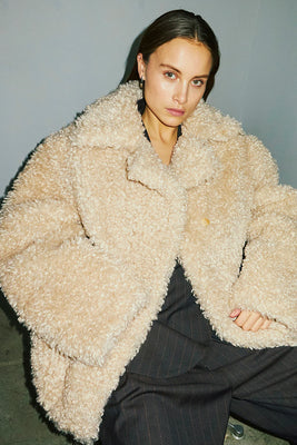 Norr oversized Bang teddy shearling jacket beige ecru Wide lapels PIPE AND ROW