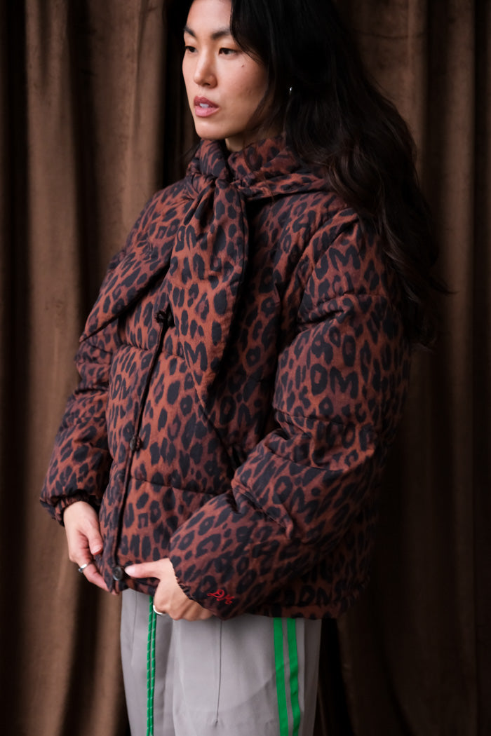 PEARL CHOCOLATE LEOPARD PUFFER