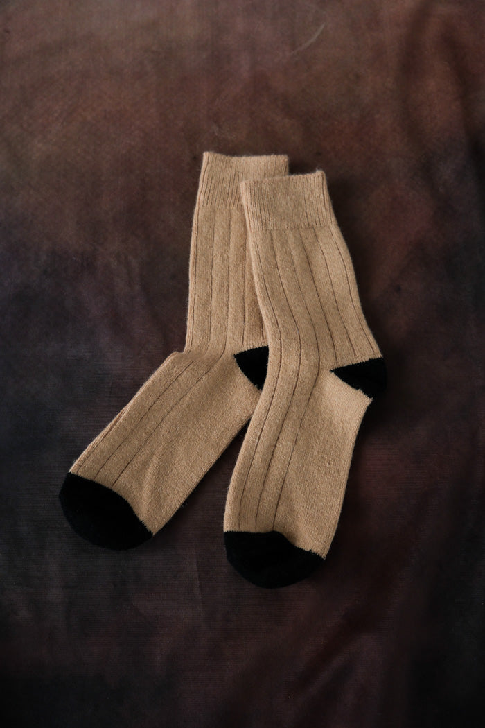 CLASSIC CASHMERE SOCKS CAMEL