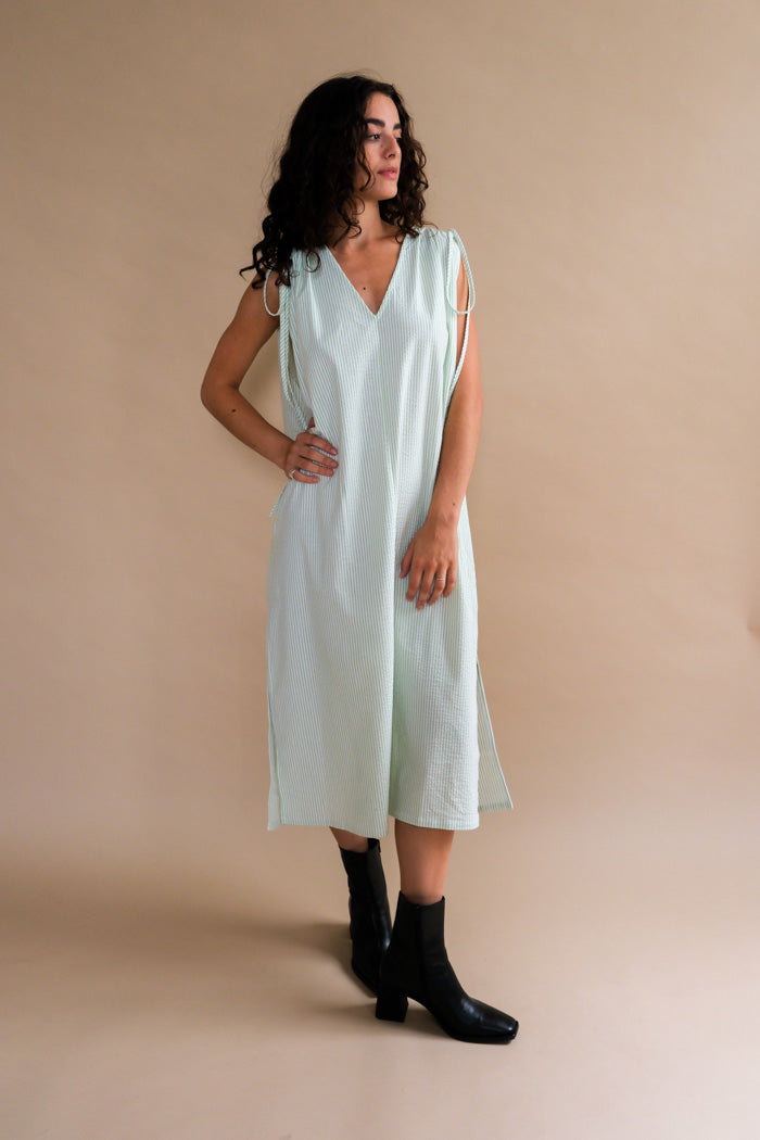 Toit Volant Berry adjustable dress lime white seersucker Perfect breezy dress for the heat PIPE AND ROW