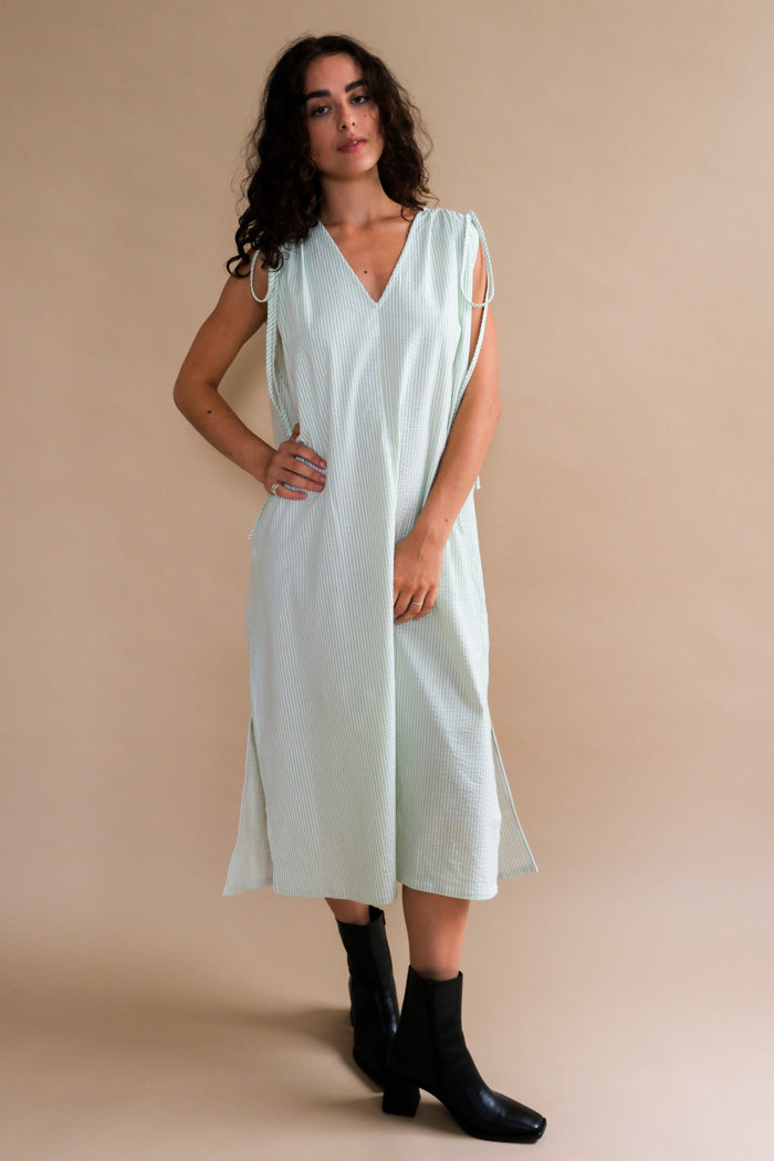 Toit Volant Berry adjustable dress lime white seersucker Perfect breezy dress for the heat PIPE AND ROW