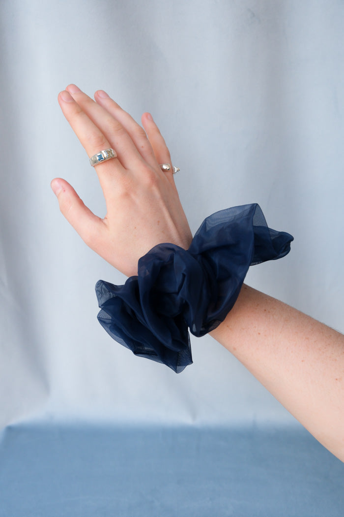 SHEER NAVY SCRUNCHIE