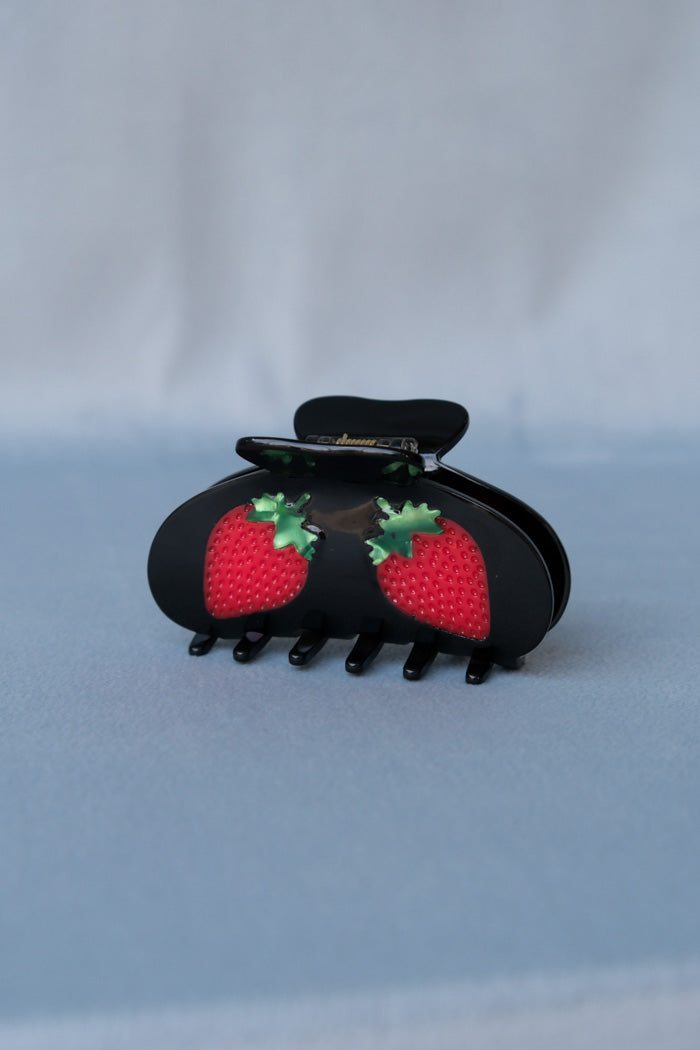 BLACK STRAWBERRY HAIR CLAW