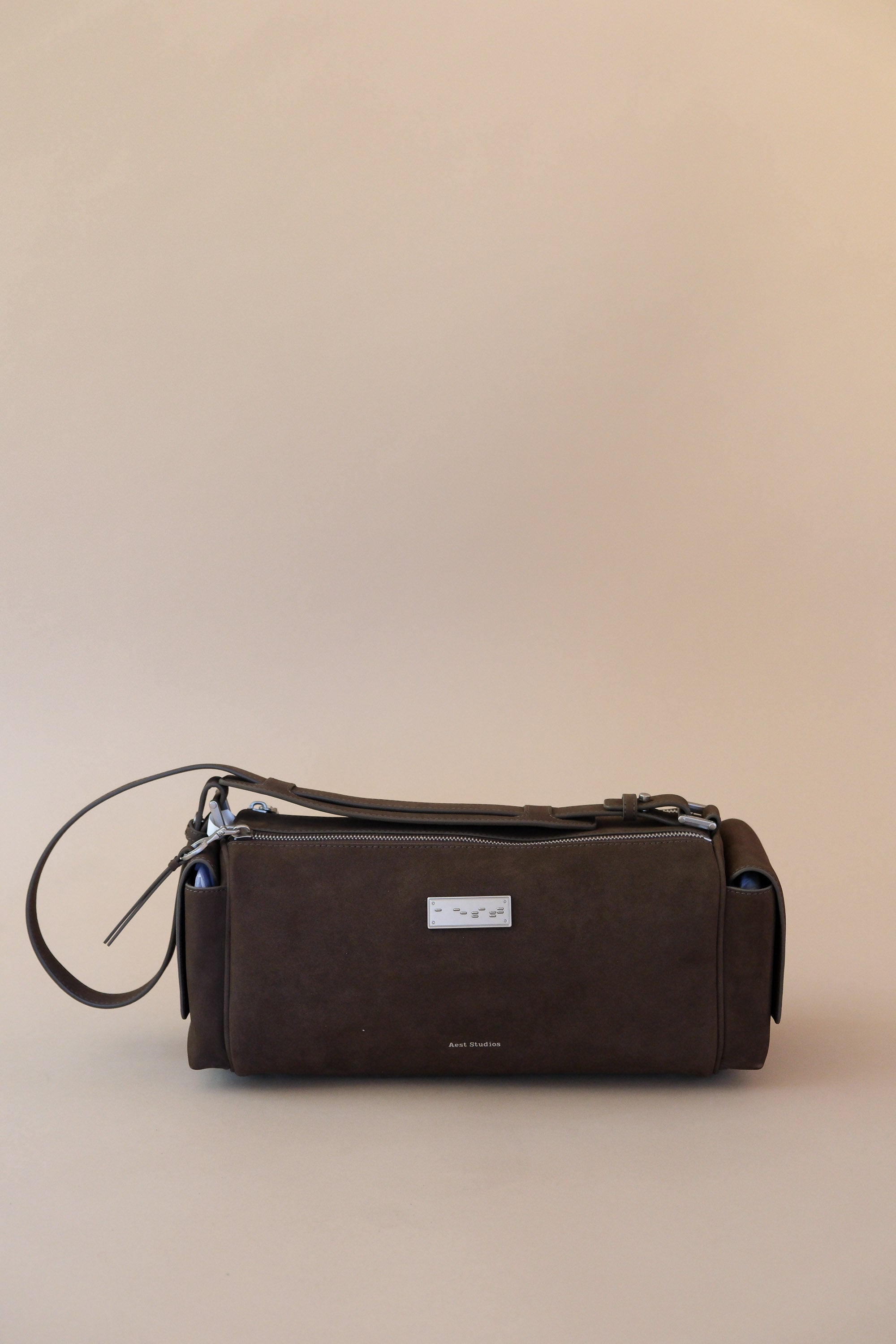 CAPTURE MEDIUM SLING BAG