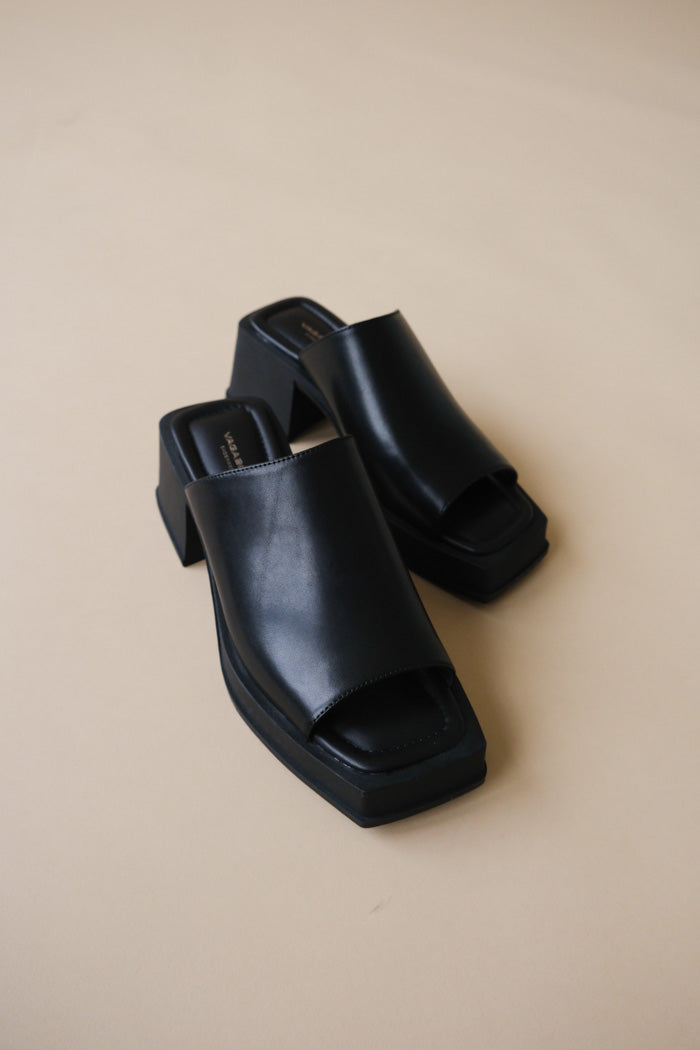 Vagabond black leather Hennie mule ‘90s slip-in sandals | Pipe and Row