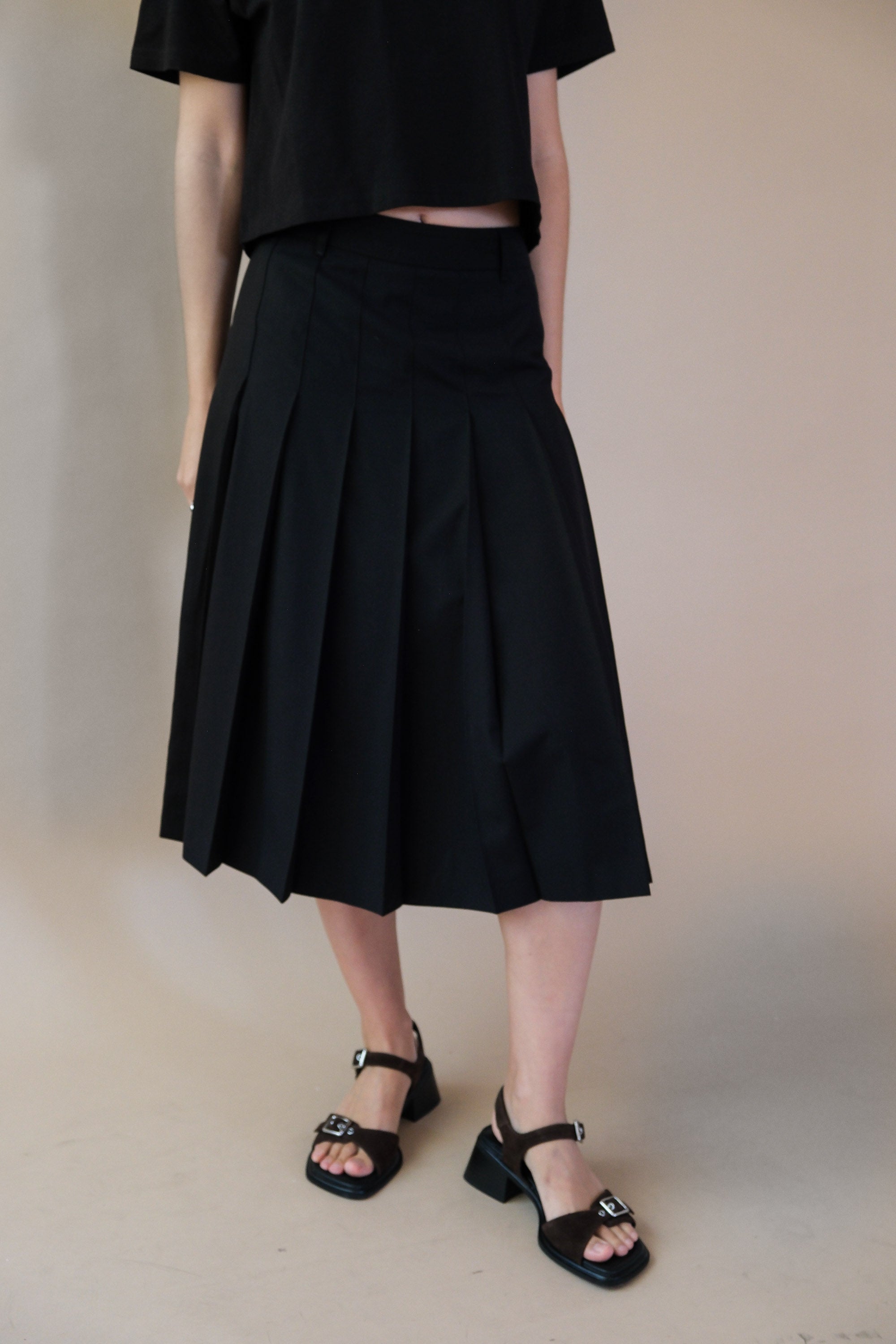 PLEATS LONG SKIRT