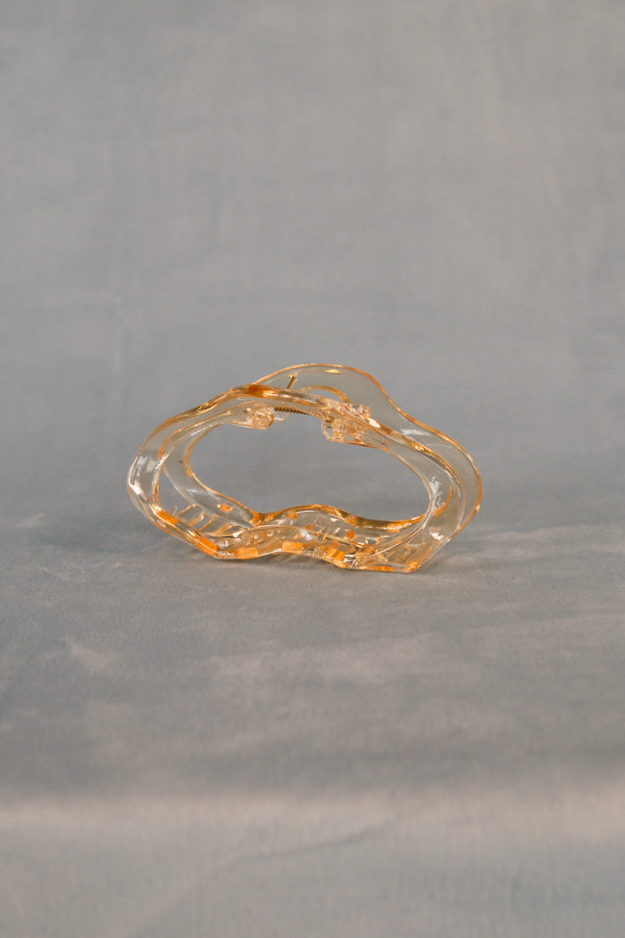 LARGE OVAL HAIR CLAW CHAMPAGNE