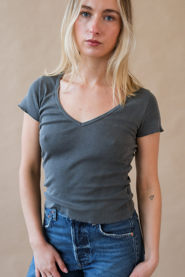 VICKI V-NECK TEE