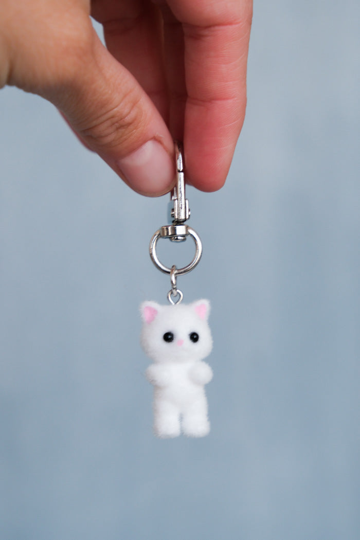 WHITE CAT BAG CHARM