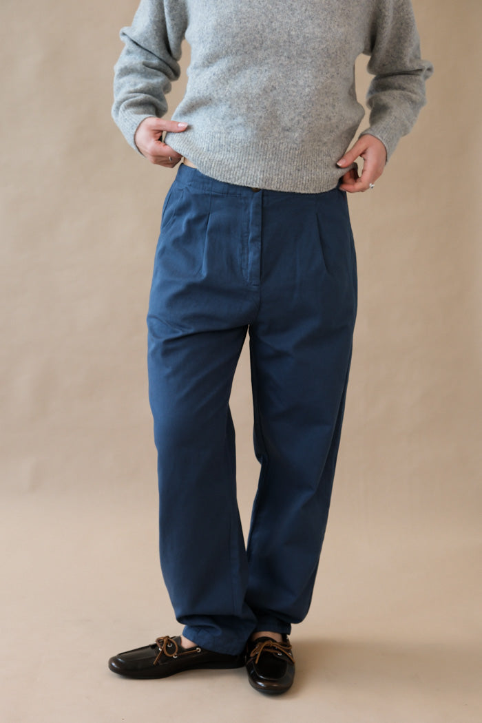 PLEATED STRAIGHT LEG TROUSERS