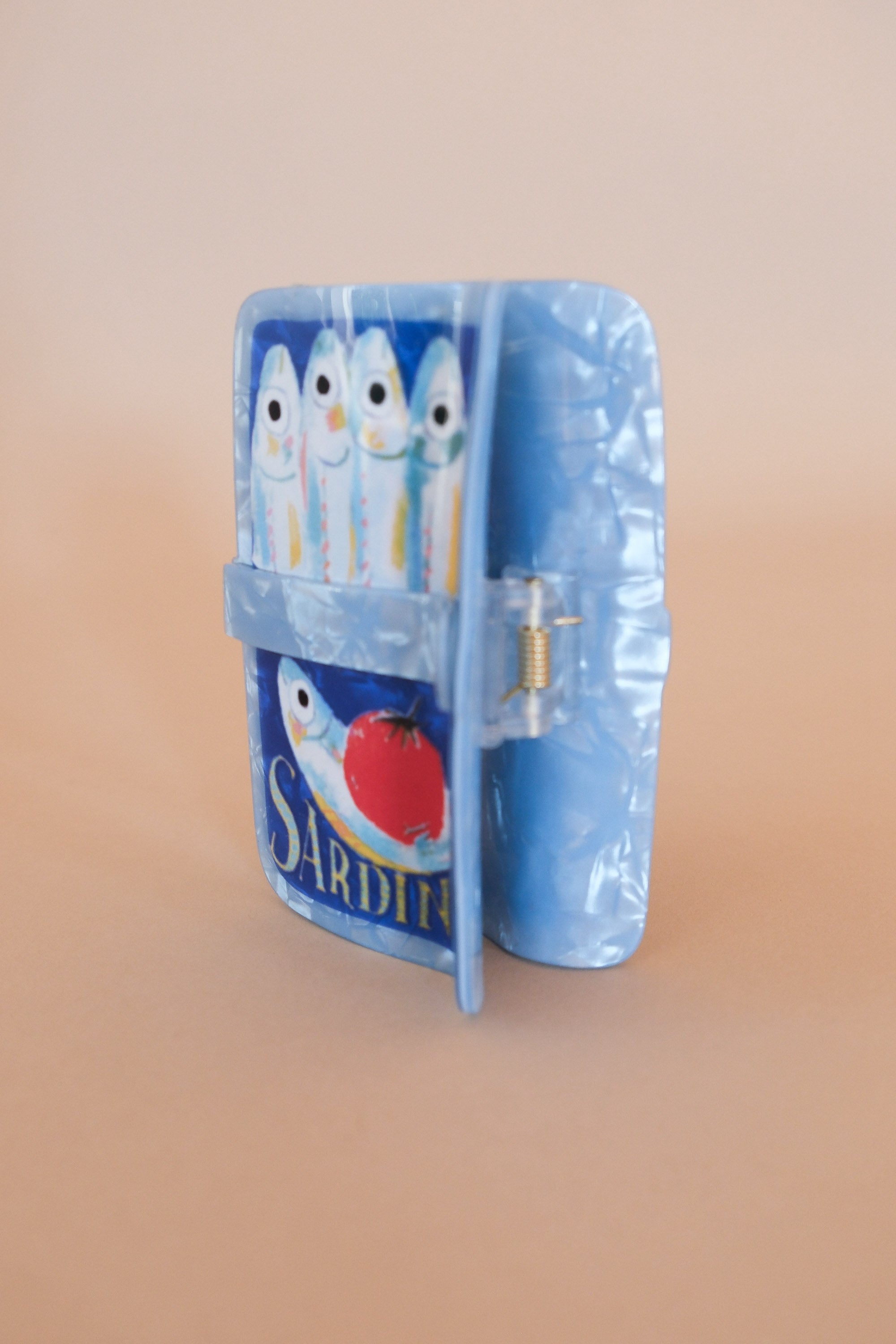 TINNED SARDINES HAIR CLAW