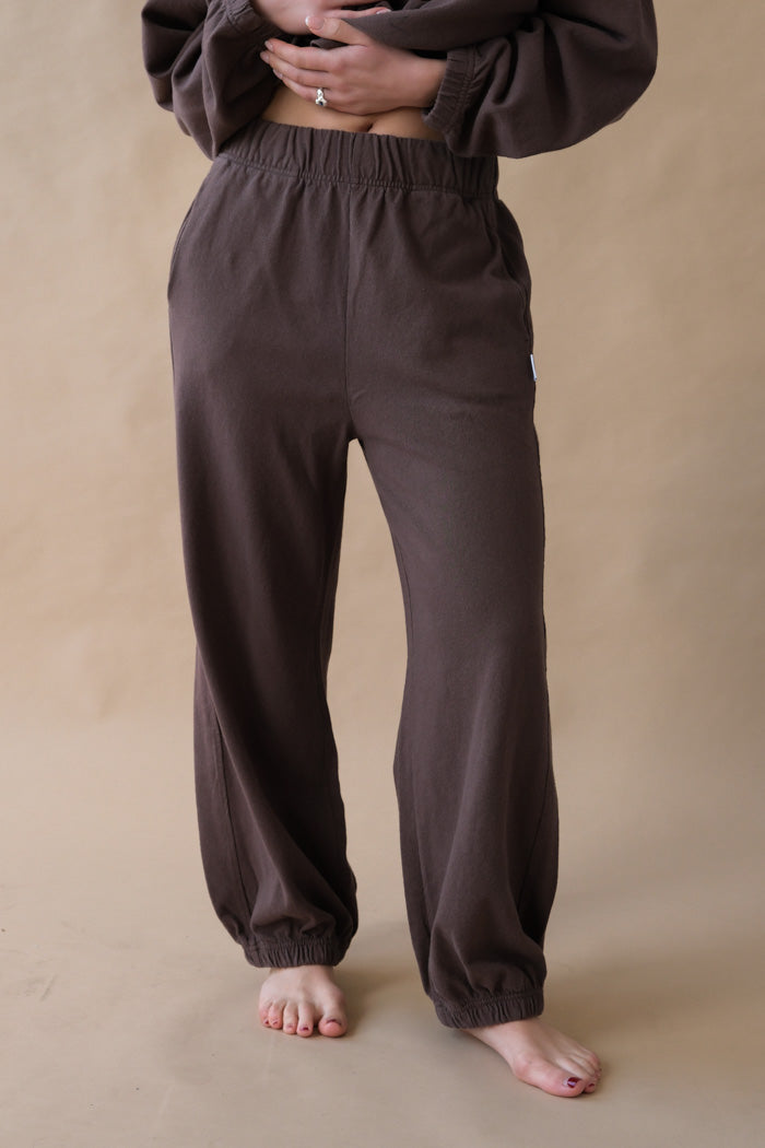 Le Bon Shoppe sweat balloon pants chocolate brown | Pipe and Row